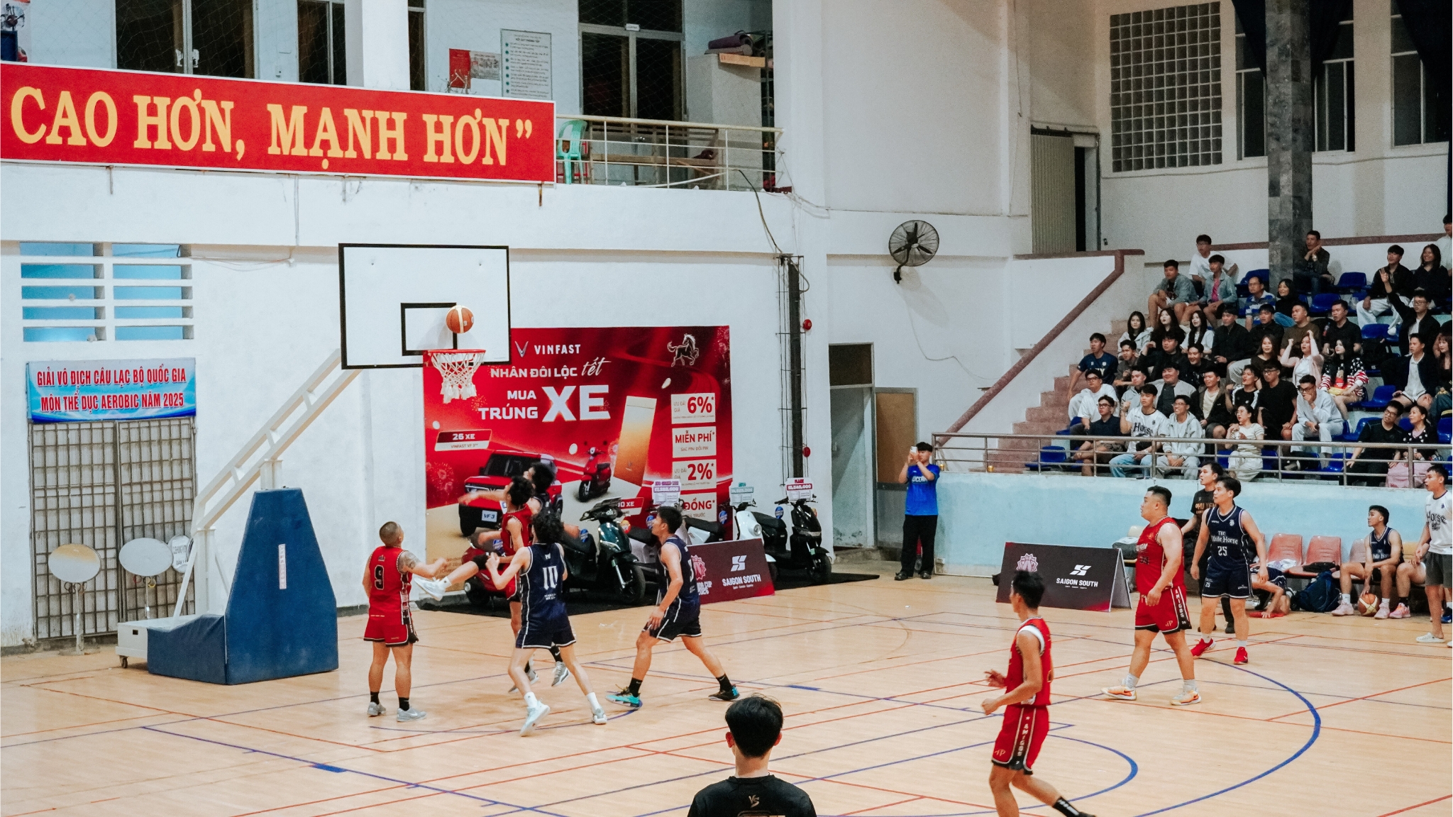 Các đội bóng đã mang đến những màn tranh tài quyết liệt