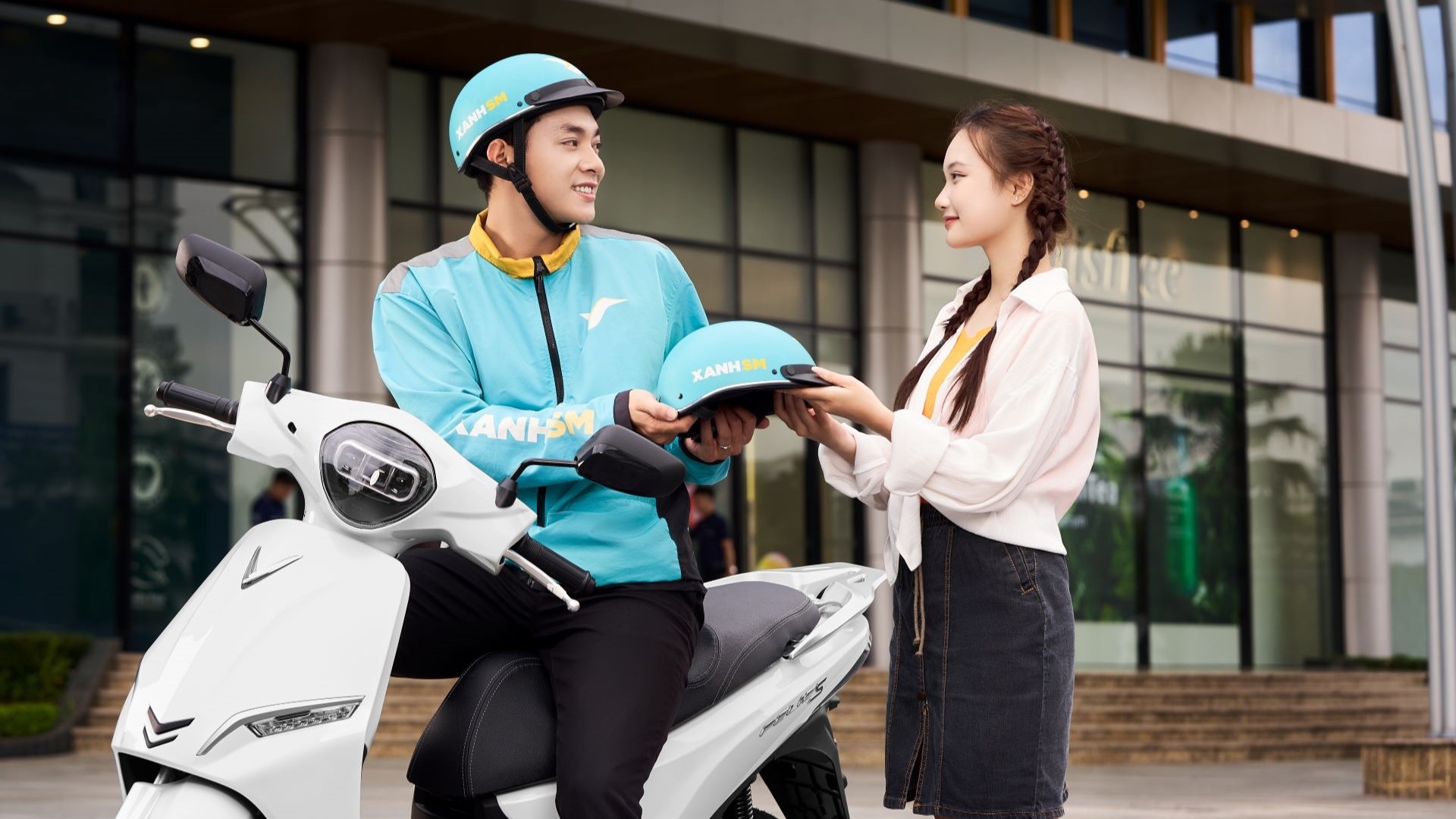 Tài xế Xanh SM được đổi pin không giới hạn